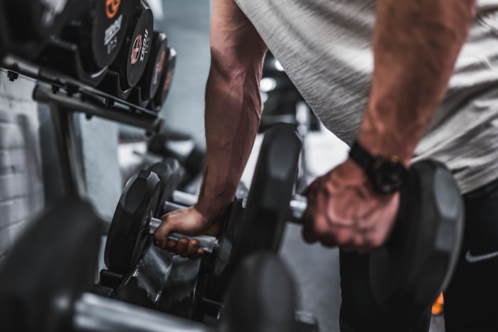 Atleta a levantar pesos